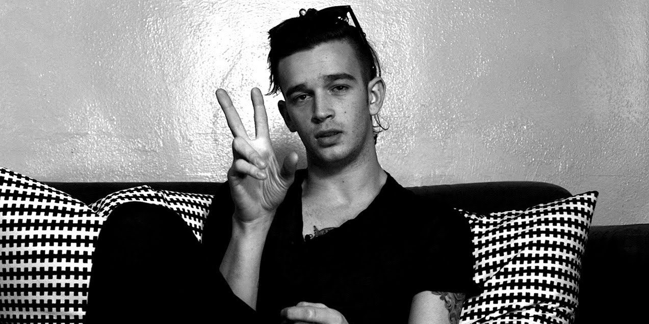 Matt Healy desafía las leyes anti-LGBTQ+ en Dubái