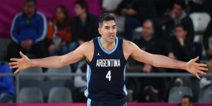 ¡QUÉ LIDER! Luis Scola fue ovacionado por sus compañeros en el vestuario