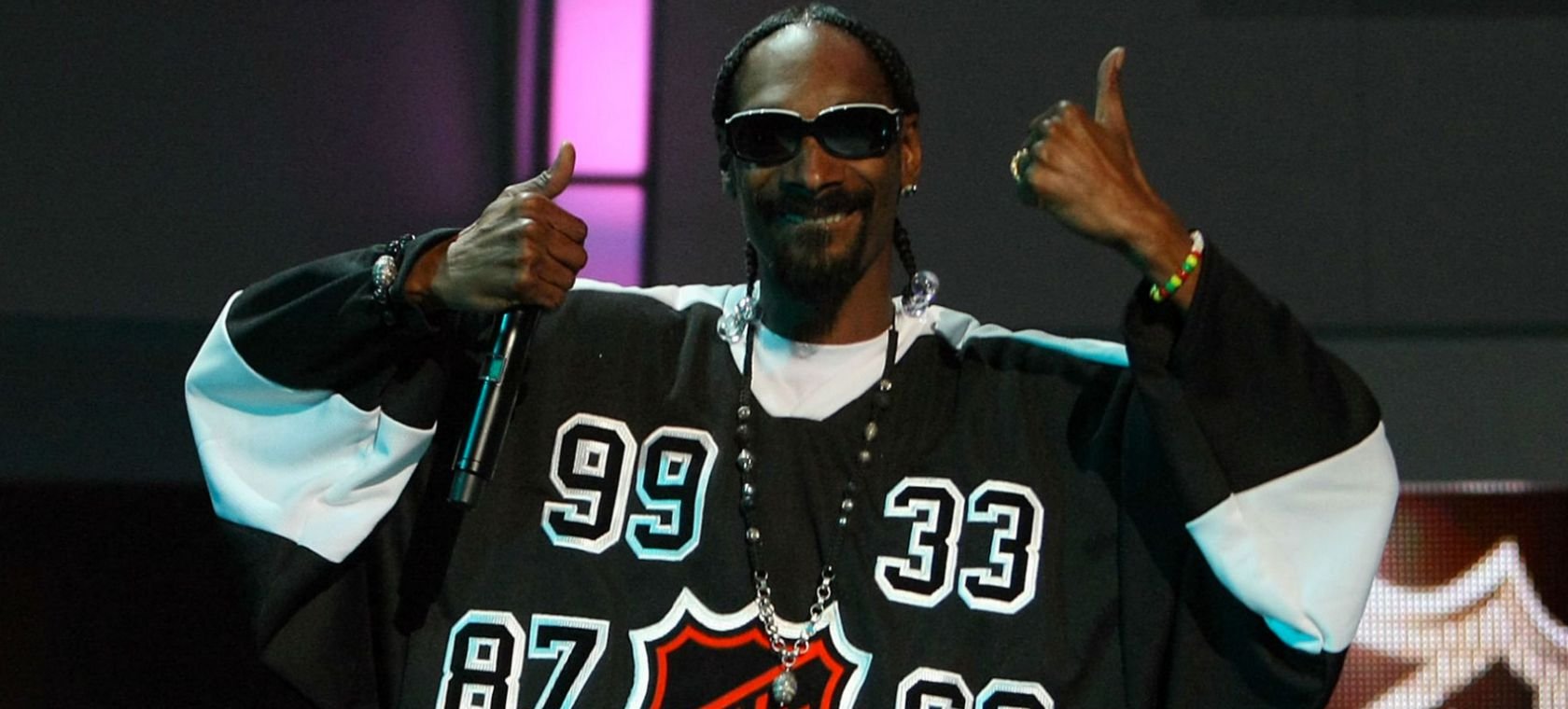 Snoop Dogg contrató a una persona que se dedica exclusivamente a armarle porros
