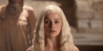 “Para no decepcionar a sus fans”: la presión que sufrió Emilia Clarke para hacer desnudos en GOT