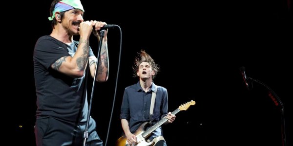 Red Hot Chili Peppers: todas las veces que Josh Klinghoffer “salvó” a Anthony Kiedis tocando en vivo