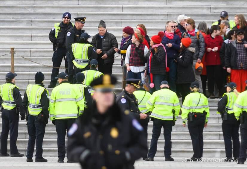 ESTA VEZ NO ES BROMA: Arrestaron al 'Guasón' en EE.UU por manifestarse contra las políticas de Trump