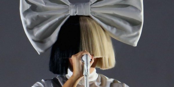 Sia adoptó a un adolescente de 16 años y confesó su atracción por un músico