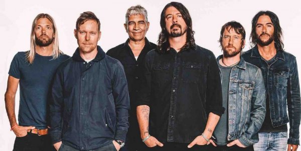 Un baterista tocó la discografía de Foo Fighters durante 9 horas seguidas