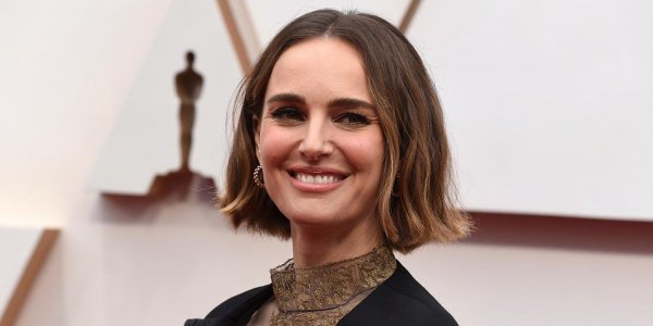 Natalie Portman y el mensaje en su vestido: se vistió con los nombres de las directoras no nominadas