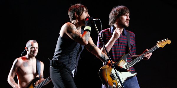 VOLVIERON: Mirá a John Frusciante en su primer show con los Chili Peppers en 12 años