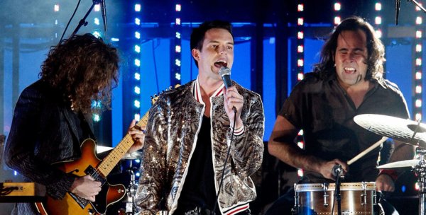 Brandon Flowers sufrió un accidente en bicicleta y necesita una cirugía