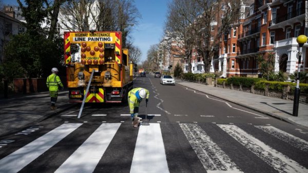 Londres aprovecha el aislamiento para restaurar el cruce de Abbey Road