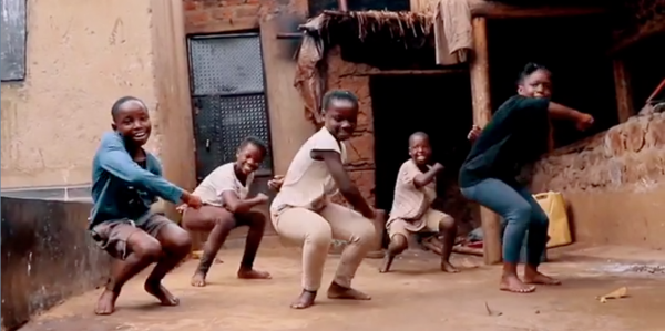 VIRAL: Los niños de Uganda que la rompen bailando Drake