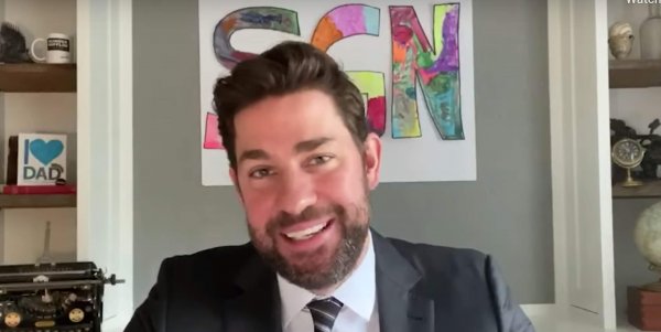 John Krasinski, de The Office, lanzó un canal de YouTube para contar solo buenas noticias