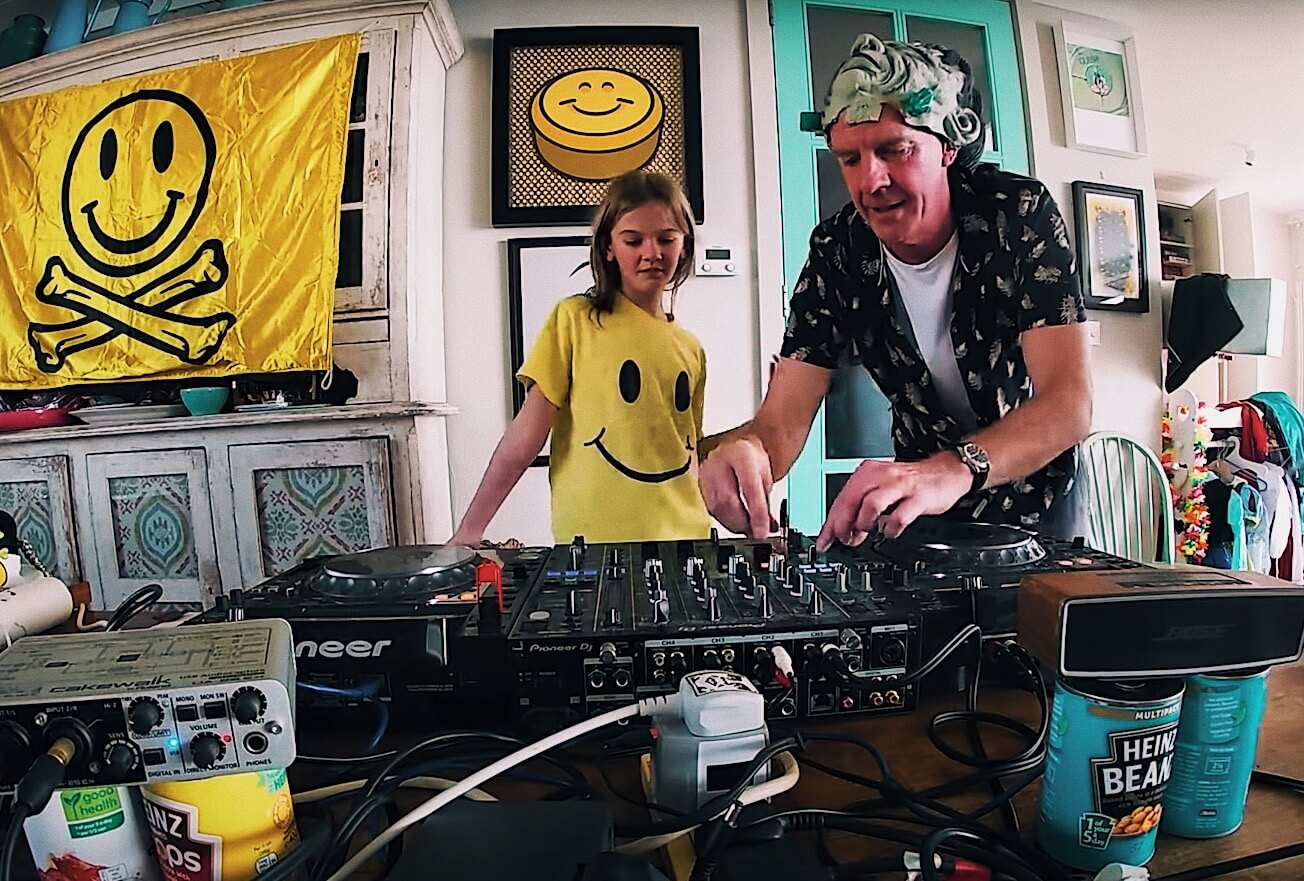 FAT GIRL SLIM: La hija de Fatboy Slim, de 10 años, la rompió con un DJ set en streaming