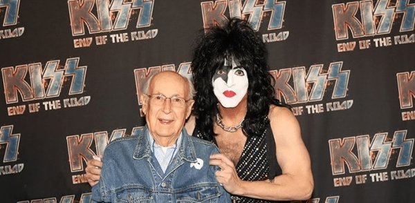 Los fans de Kiss le festejaron el cumpleaños número 100 al papá de Paul Stanley