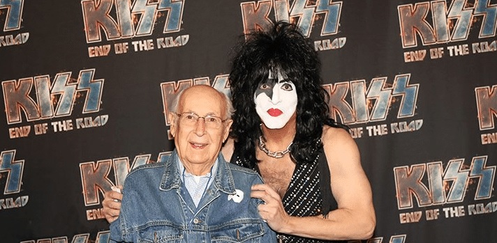 Los fans de Kiss le festejaron el cumpleaños número 100 al papá de Paul Stanley