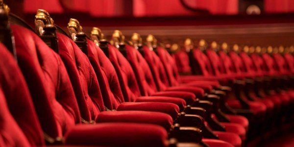 La impactante imagen de una sala de teatro en Alemania que respeta el distanciamiento social