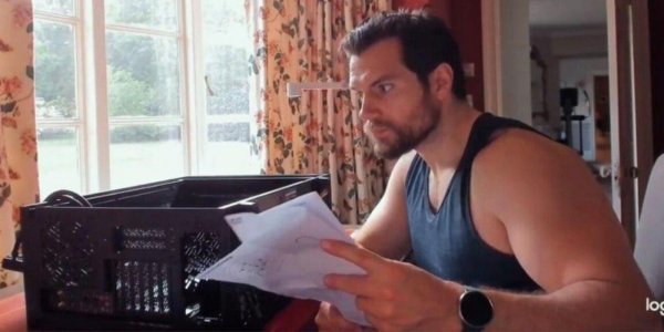 Henry Cavill muestra cómo arma una PC gamer y hace furor en las redes sociales