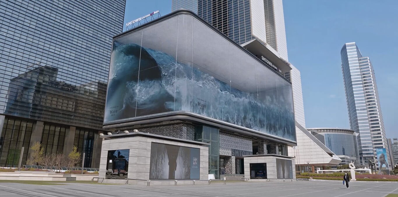Una ola inmensa en 3D impresiona por su realismo en una calle de Seúl