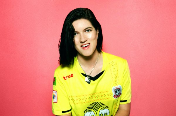 Romy de The XX lanzó su carrera solista y estrenó single