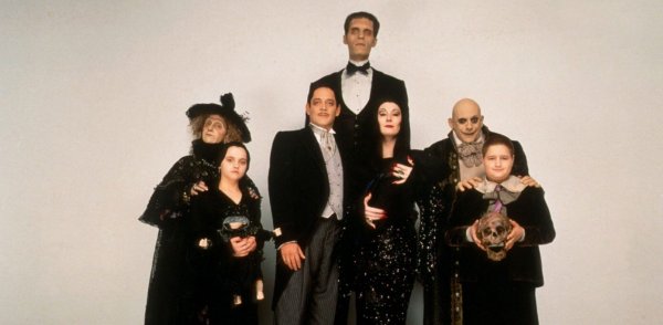 Tim Burton hará una serie de Los Locos Addams