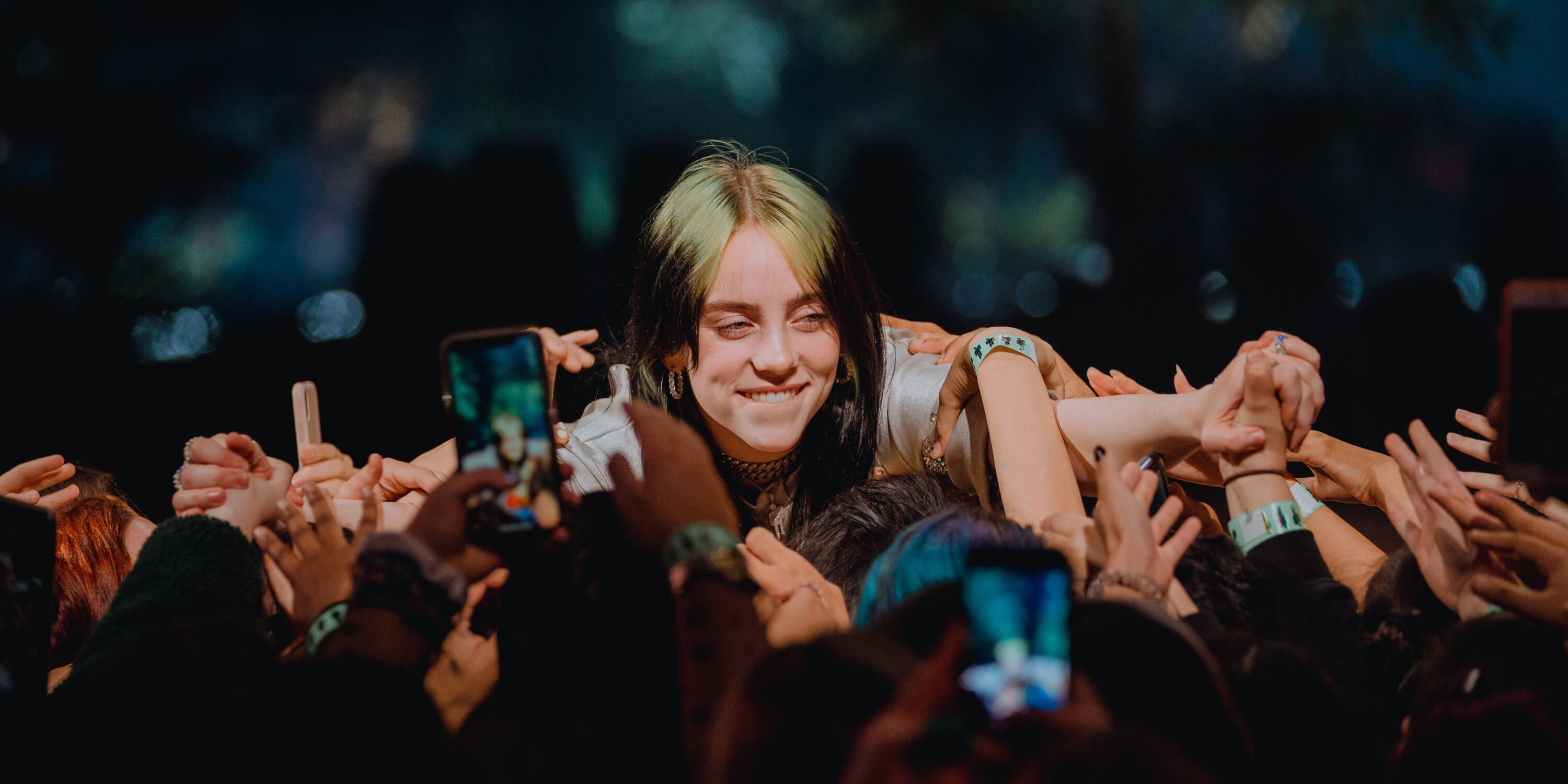 Billie Eilish publicará un libro de fotos inéditas