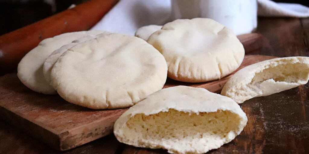 Pan pita (pan árabe) en solo cuatro pasos