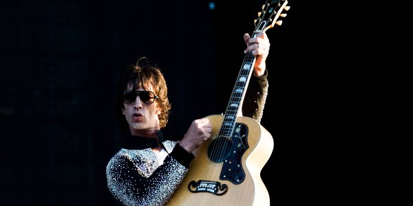 RICHARD ASHCROFT estrenó una nueva versión de BITTERSWEET SYMPHONY