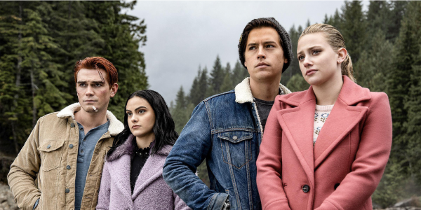 Encuentran errores en el salto temporal de siete años de Riverdale