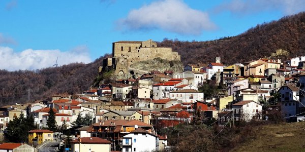 Insólito: Un pueblo italiano vende casas por 1 euro