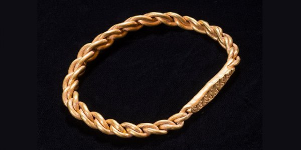 Irlanda: Descubren un tesoro de joyas vikingas