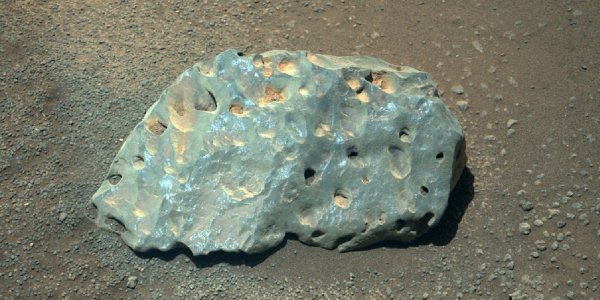 La NASA encuentra una misteriosa piedra azul en Marte