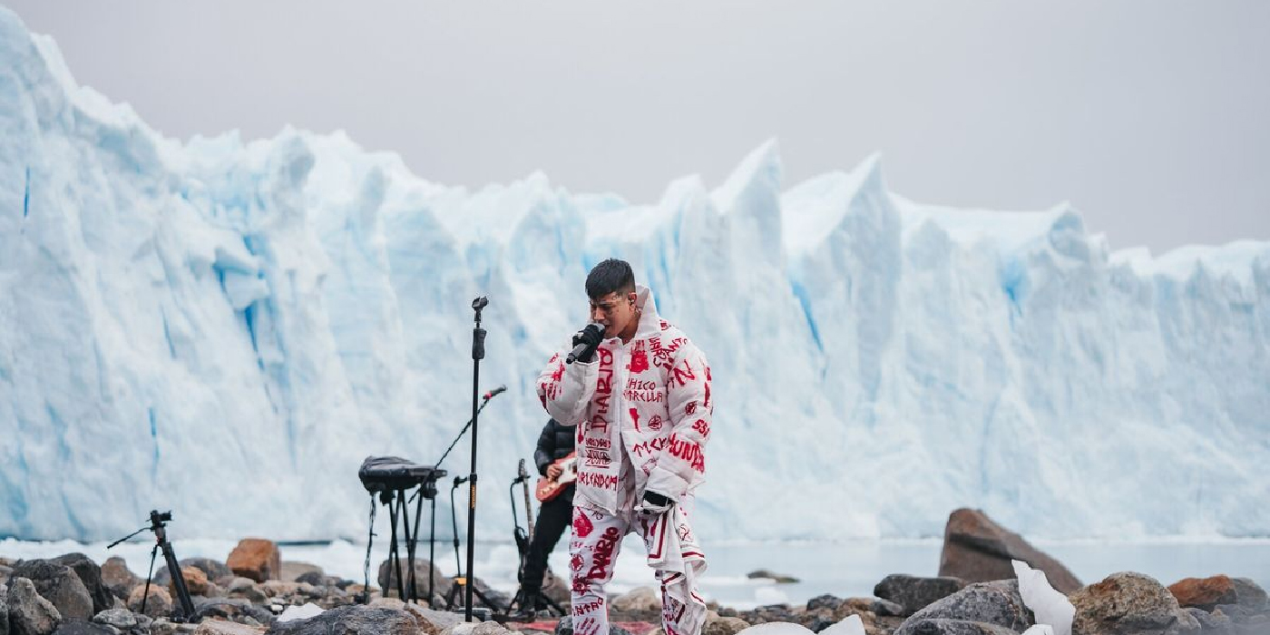 Duki presentó su nuevo disco “Desde el fin del mundo” con un show histórico desde El Calafate