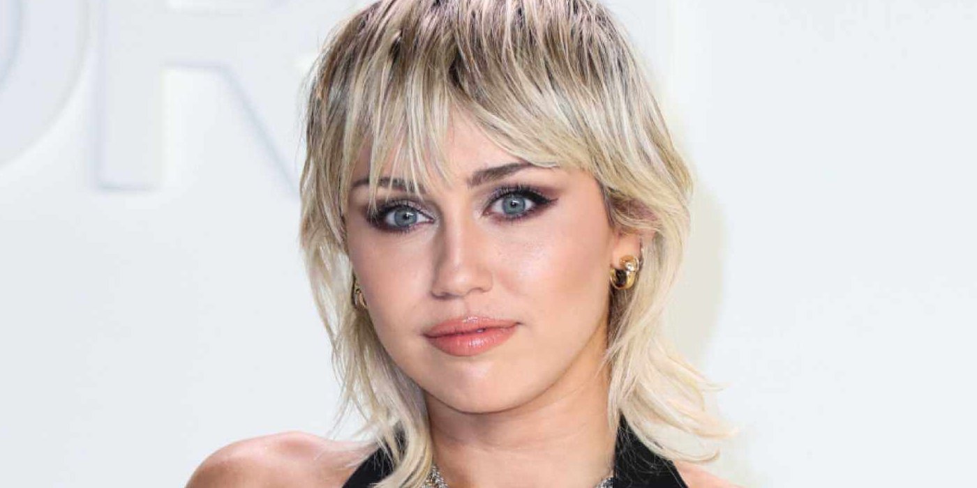 Miley Cyrus sorprendió con una versión de un clásico de Cher