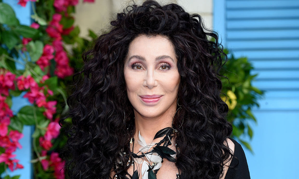 Cher publicará sus memorias en dos partes