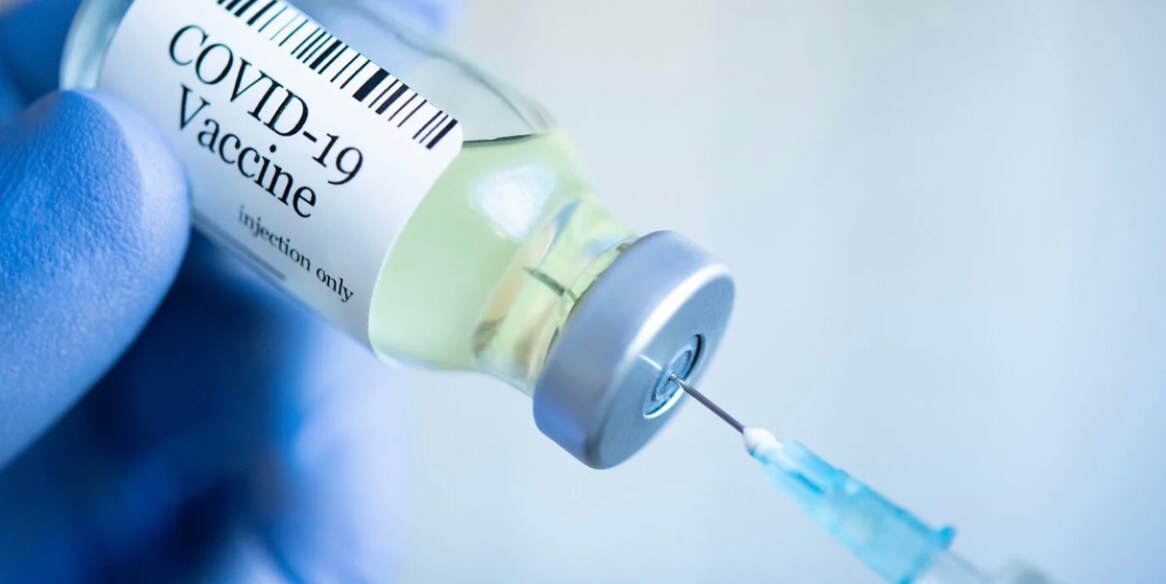 Carlota Russ: “Se espera poder vacunar a menores con Moderna, una vez que lo apruebe el FDA”.