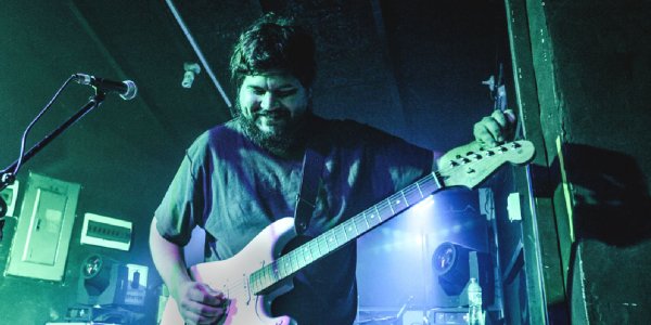 Santiago Motorizado dará un show en vivo con la música de “Okupas”