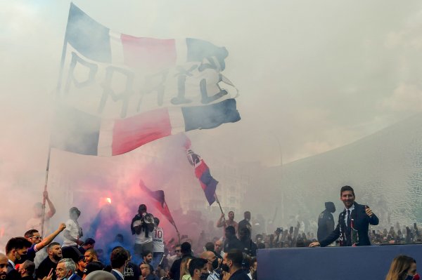 messi con hinchas del psg