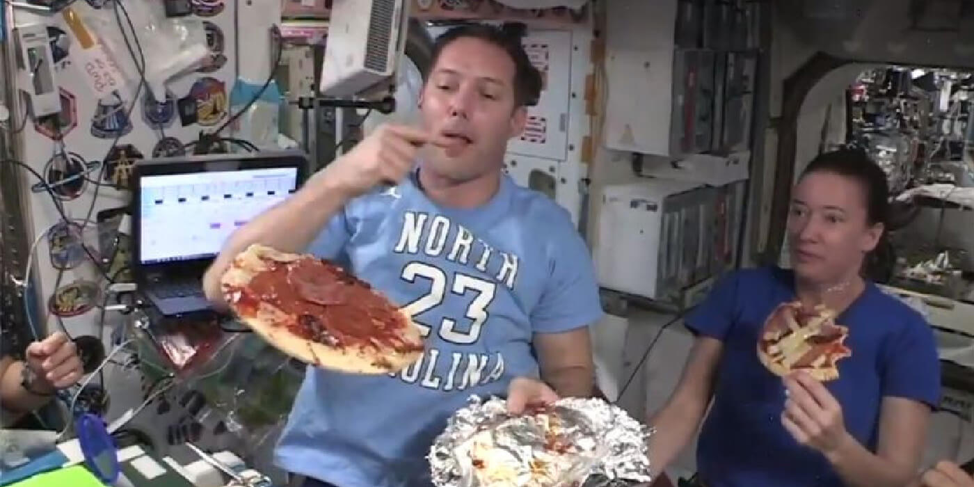 Viral: Astronautas preparan pizza en el espacio