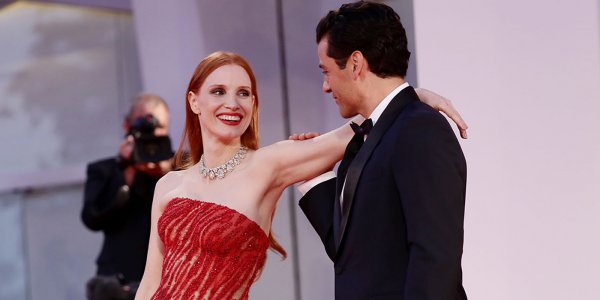 Viral: El beso de Oscar Isaac a Jessica Chastain en la alfombra roja que es furor