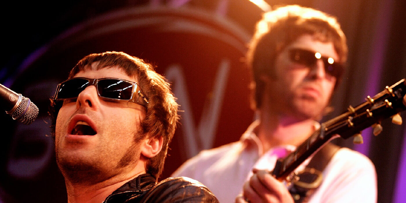 Oasis comparte un video inédito tocando “Live forever” en Knebworth