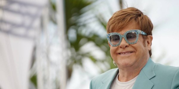 Por problemas de salud, Elton John vuelve a postergar su gira de despedida