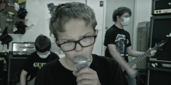 Un chico de 10 años hizo un impresionante cover de “Blind” de Korn