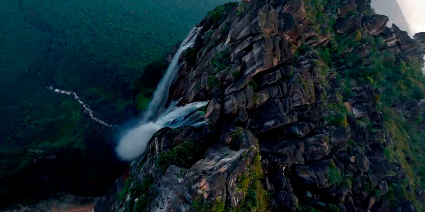 Viral: Un video muestra qué se siente caer por la catarata más alta del mundo