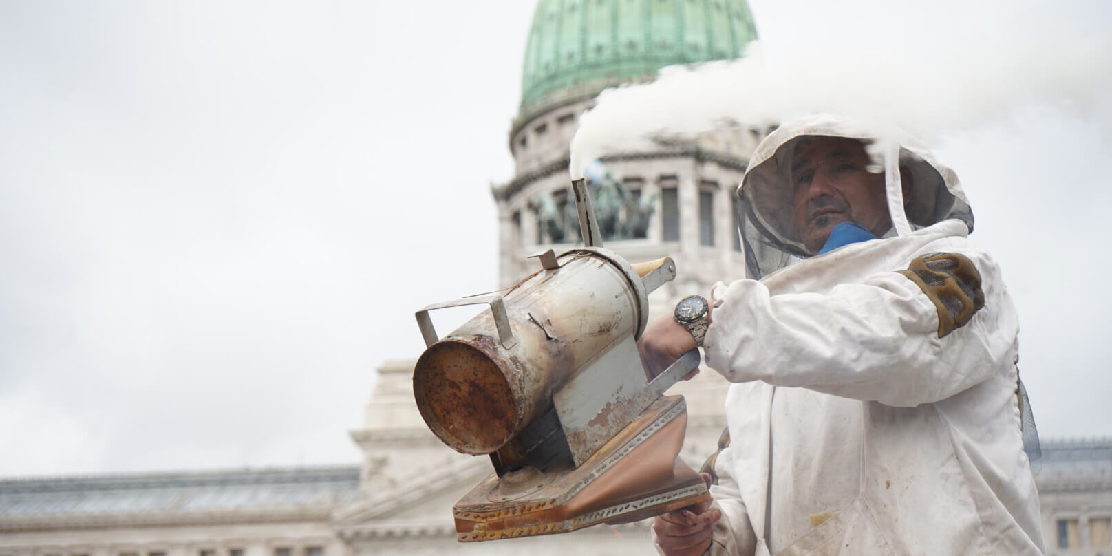 Apicultores hicieron un “abejazo” para exigir cultivos sin agrotóxicos
