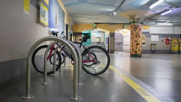 Estaciones de Subte ya cuentan con anclajes para bicis