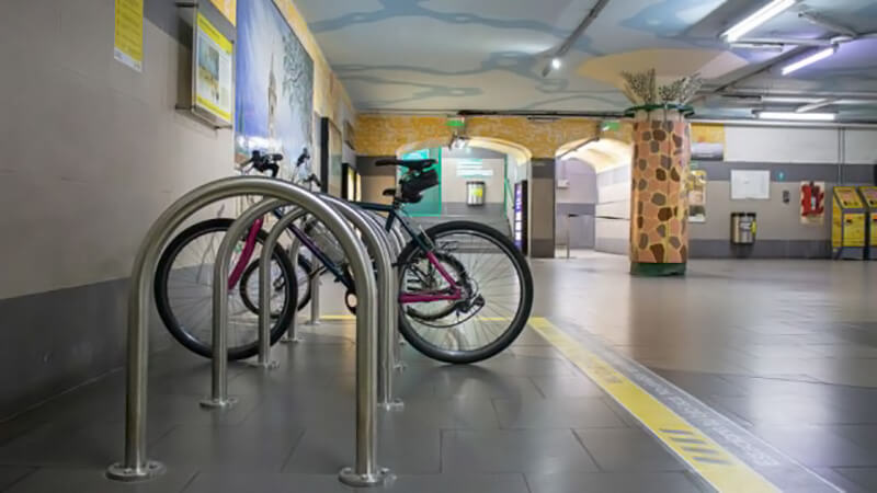 Estaciones de Subte ya cuentan con anclajes para bicis