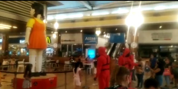 Denuncian que en un shopping de Avellaneda hicieron recrear a niños “El juego del Calamar”