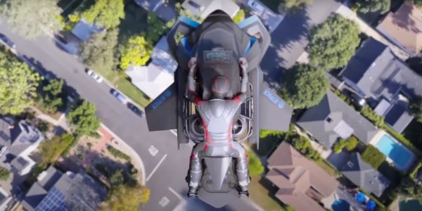 El futuro llegó: Prueban con éxito la primera moto voladora