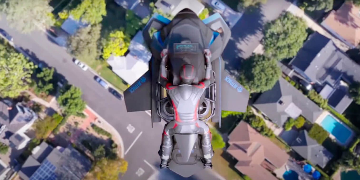 El futuro llegó: Prueban con éxito la primera moto voladora