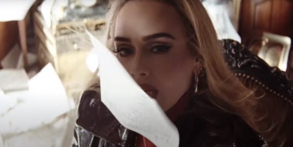 Adele compartió los bloopers del video “Easy on Me”