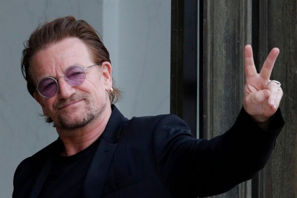 BONO AVERGONZADO DE SU VOZ EN LAS PRIMERAS CANCIONES DE U2