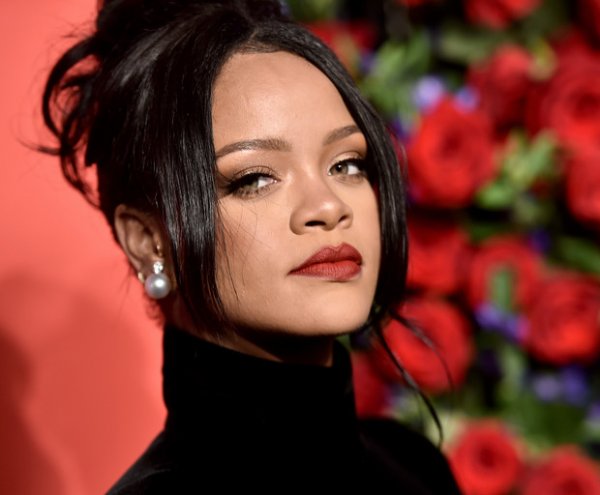 RIHANNA PROMETE APORTAR MILLONES DE DOLARES PARA ORGANIZACIONES CLIMATICAS